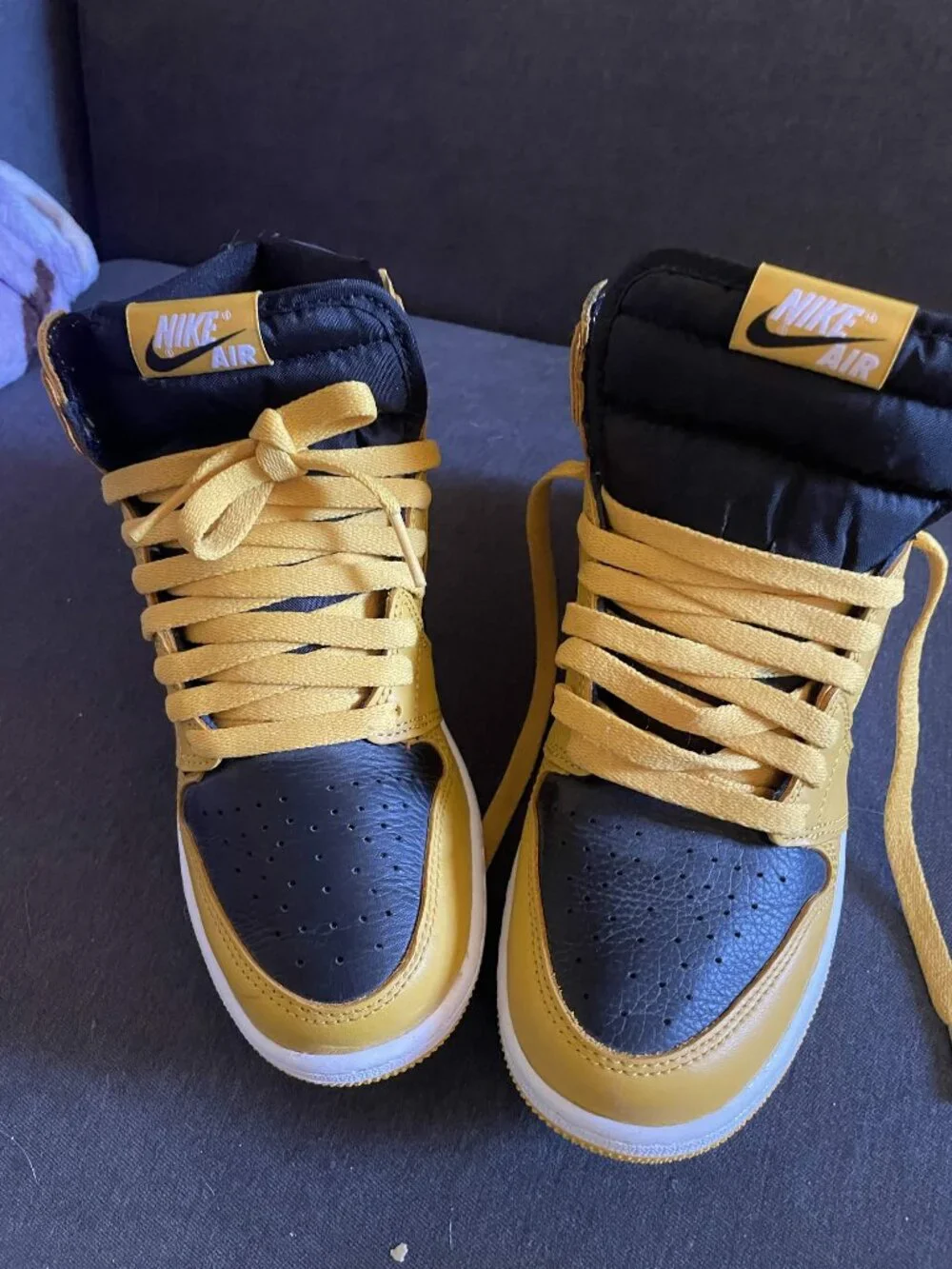 Nike Air Jordan 1 High OG “Pollen” Black/Yellow~Like New/with box size 5 men